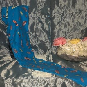 Feather pattern leggings